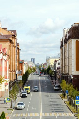 Kazan, Rusya - 08 Ağustos 2020: Kazan 'da Karl Marx Caddesi' nin yaz manzarası
