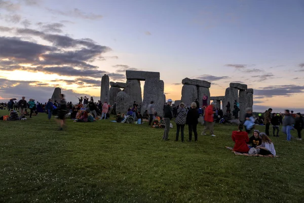 Людей Користуються Літнього Сонцестояння Стоунхендж Англії Солсбері Великобританія Червень 2018 Стокове Фото