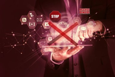 İş adamı tablet, Veri protec üzerinde kişisel bilgileri güvenli