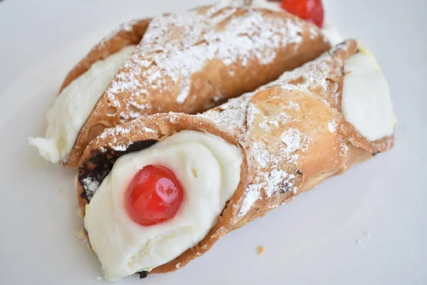 Güzel lezzetli Sicilya Cannoli