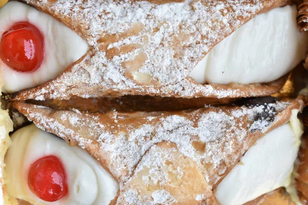 Güzel lezzetli Sicilya Cannoli