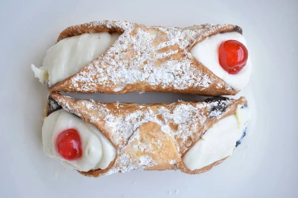 Güzel lezzetli Sicilya Cannoli