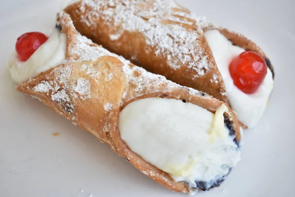 Güzel lezzetli Sicilya Cannoli