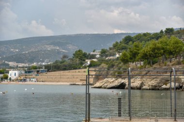 Mattinata deniz manzarası panorama sabah bulutlu gökyüzü ile tarafından 