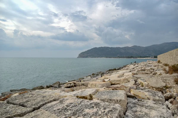 Mattinata Seascape Panoráma Felhős Égbolt Reggel — Stock Fotó