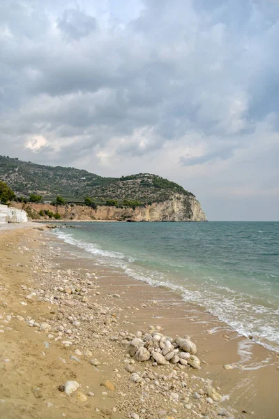 Mattinata Seascape Panoráma Felhős Égbolt Reggel — Stock Fotó