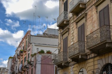 Barletta, Apulia, İtalya'nın eski evlerin