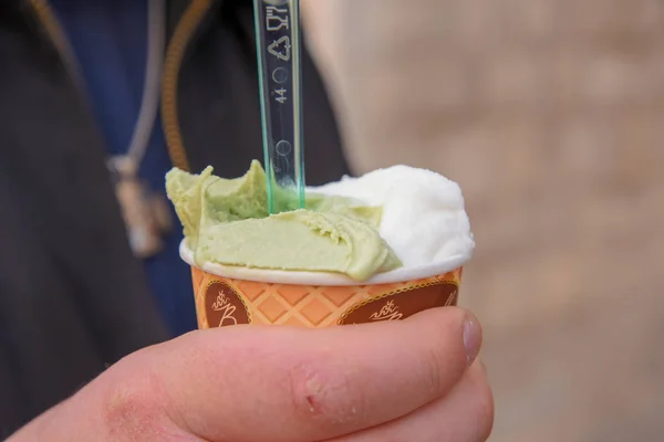 Eating Ice Cream City Morning Two Flavors — Stock Photo, Image