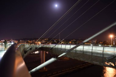 Yaz tarafından Pescara Gece Köprüsü 
