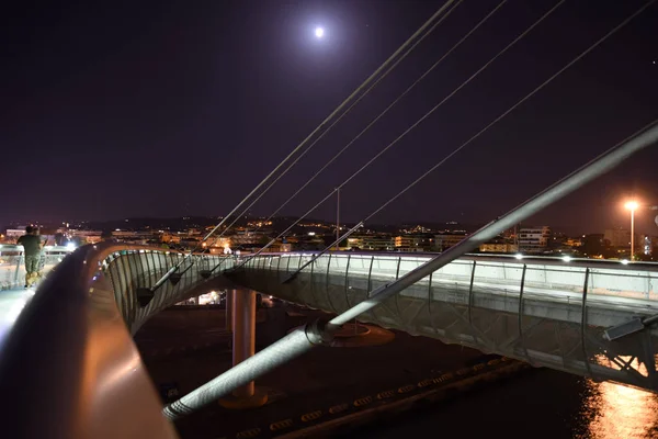 Yaz tarafından Pescara Gece Köprüsü 