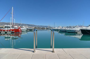 Limanda demirli yatlar, seyahat