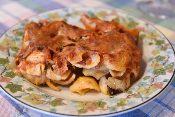 Domates soslu geleneksel İtalyan makarnası..