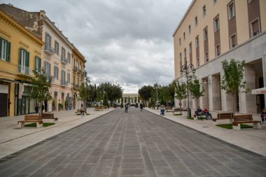 # Güzel eski şehrin caddesi #