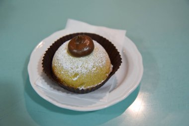 Tabağa şekerli Nutella Pastası