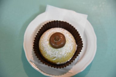 Tabağa şekerli Nutella Pastası