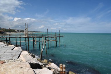 Termoli 'nin deniz manzarasında Antik Trabucco