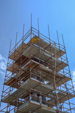  Gökyüzü arkaplanlı inşaat alanı 