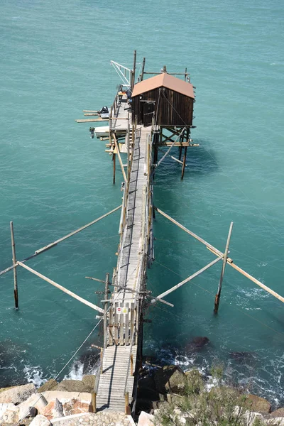 Denizdeki iskele, manzara.