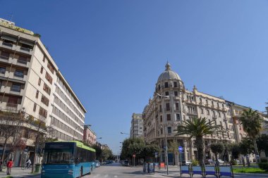 Foggia 'daki binaların mimarisi İlkbaharda Sabah