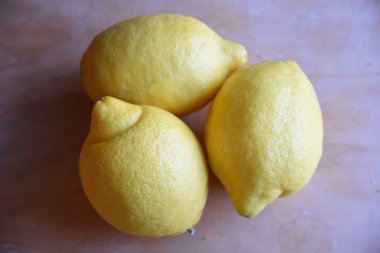 Masada taze limonlar