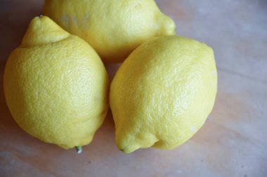 Masada taze limonlar