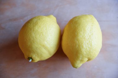 Masada taze limonlar