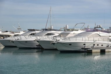 Sabahmanfredonia Turistik Harbor