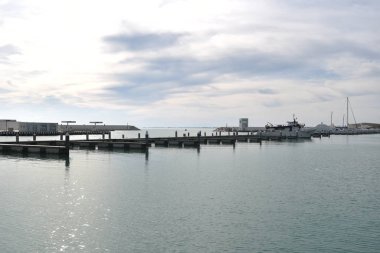 Teknelerle Sabah limanı 