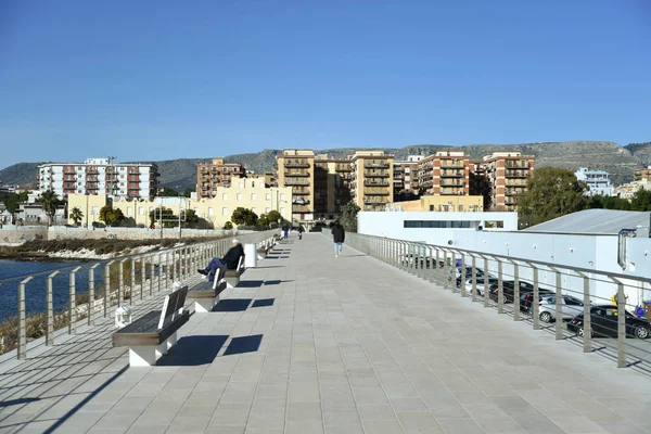 Tekneler ve Güzel Deniz Manzarası ile Sabah turistik Liman