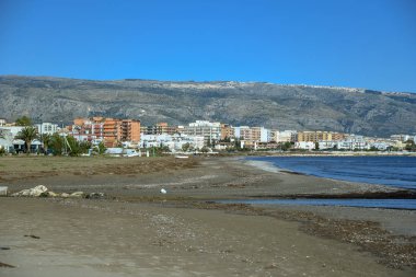 Nehir ve deniz manzarası ile sabah Siponto plaj