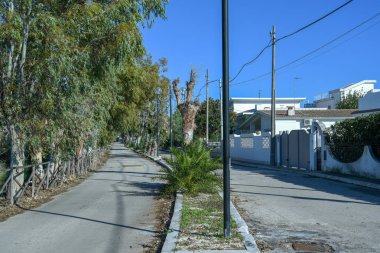Sabaha kadar Siponto dere ve yol küçük bir parçası