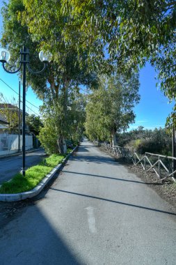 Sabaha kadar Siponto dere ve yol küçük bir parçası