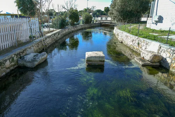 Nehir ve deniz manzarası ile sabah Siponto plaj