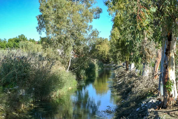 Sabaha kadar Siponto dere ve yol küçük bir parçası