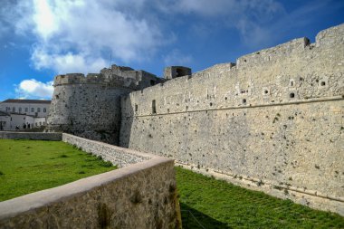 Sabaha Kadar Monte Sant'Angelo Antik Kalesi