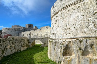 Sabaha Kadar Monte Sant'Angelo Antik Kalesi
