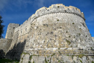 Sabaha Kadar Monte Sant'Angelo Antik Kalesi