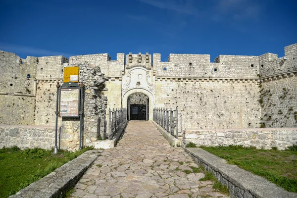Sabaha Kadar Monte Sant'Angelo Antik Kalesi