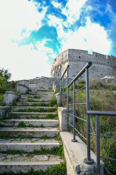 Sabaha Kadar Monte Sant'Angelo Antik Kalesi