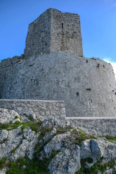 Sabaha Kadar Monte Sant'Angelo Antik Kalesi