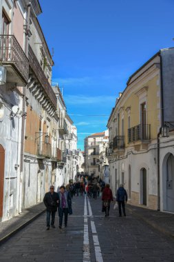 Monte Sant'Angelo Binalar ve Evler Sabah