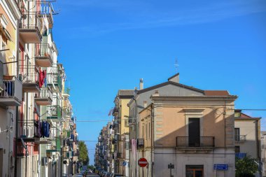 Monte Sant'Angelo Binalar ve Evler Sabah