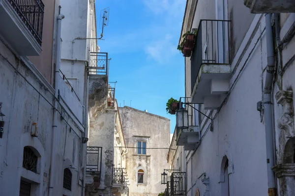 Monte Sant'Angelo Binalar ve Evler Sabah