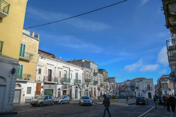 Monte Sant'Angelo Binalar ve Evler Sabah