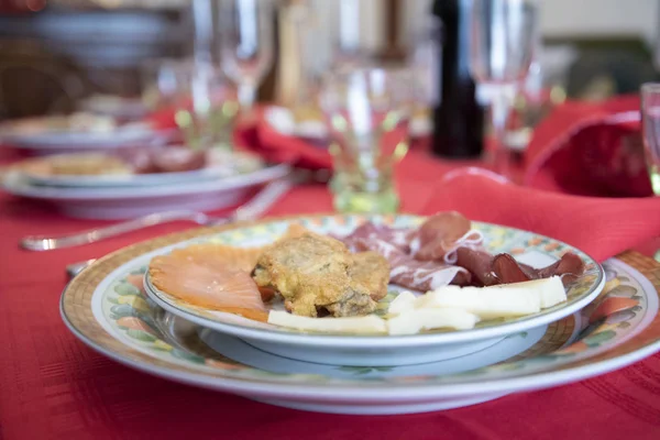 Häppchen Auf Dem Teller Zum Mittagessen — Stockfoto