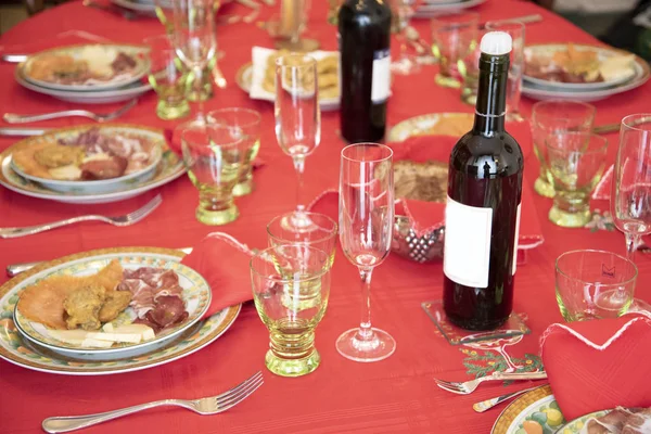 Häppchen Auf Dem Teller Zum Mittagessen — Stockfoto