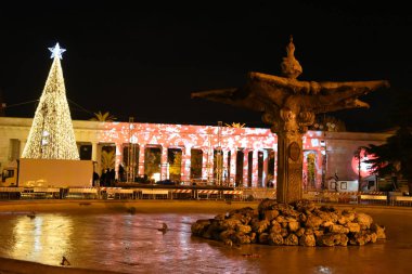 Foggia Noel dönemine kadar ışıklar ve ağaç ile dekore