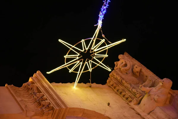 Weihnachtsdekoration Der Stadt Bei Nacht — Stockfoto