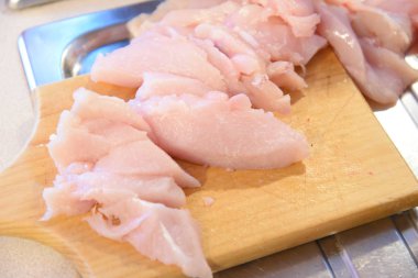 taze çiğ tavuk eti 