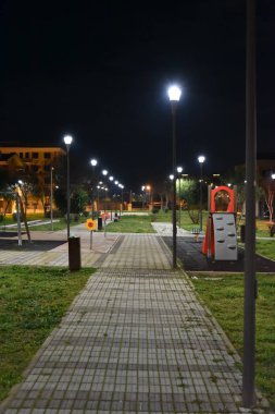 Parkta boş oyun alanı